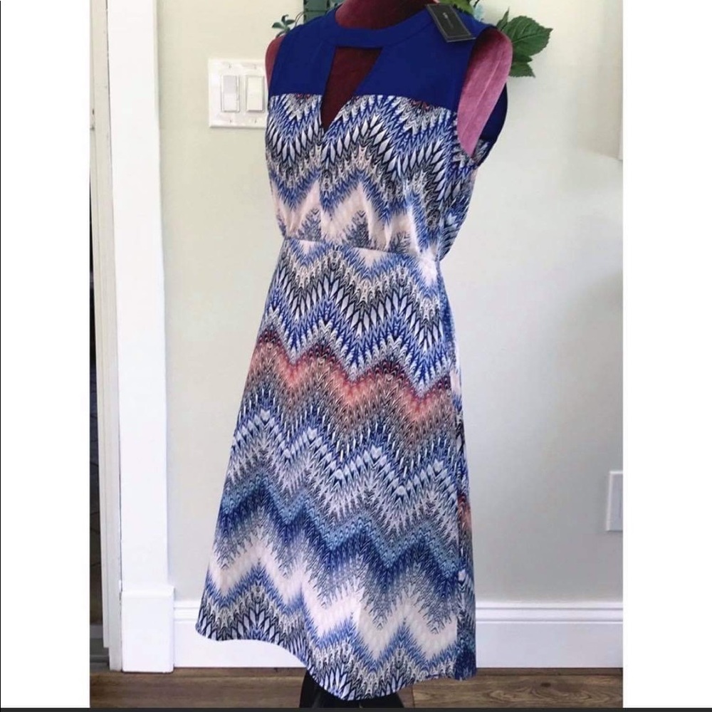 Dress - Picture 9 of 12